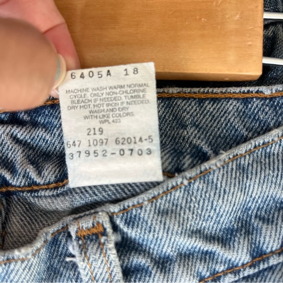 Vintage Levi’s 1990s 950s Highwaisted Denim Jean Shorts 37952 Juniors 9 - Picture 7 of 7